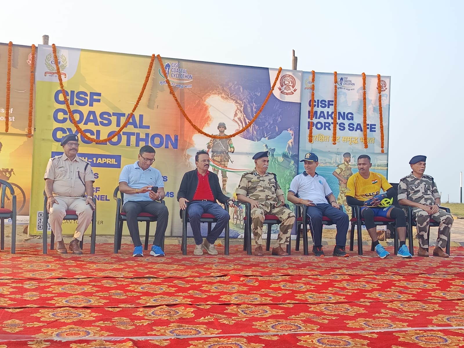 CISF Coastal Cyclothon receives rousing welcome at Paradip Port.