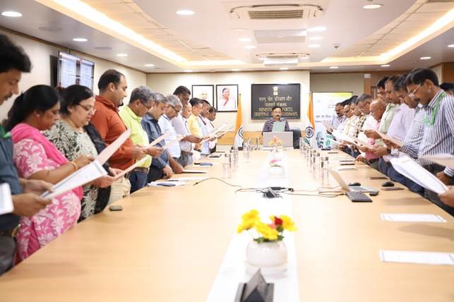 Swachhata Hi Seva 2024 Campaign Kicks Off at Ministry of Ports, Shipping & Waterways.