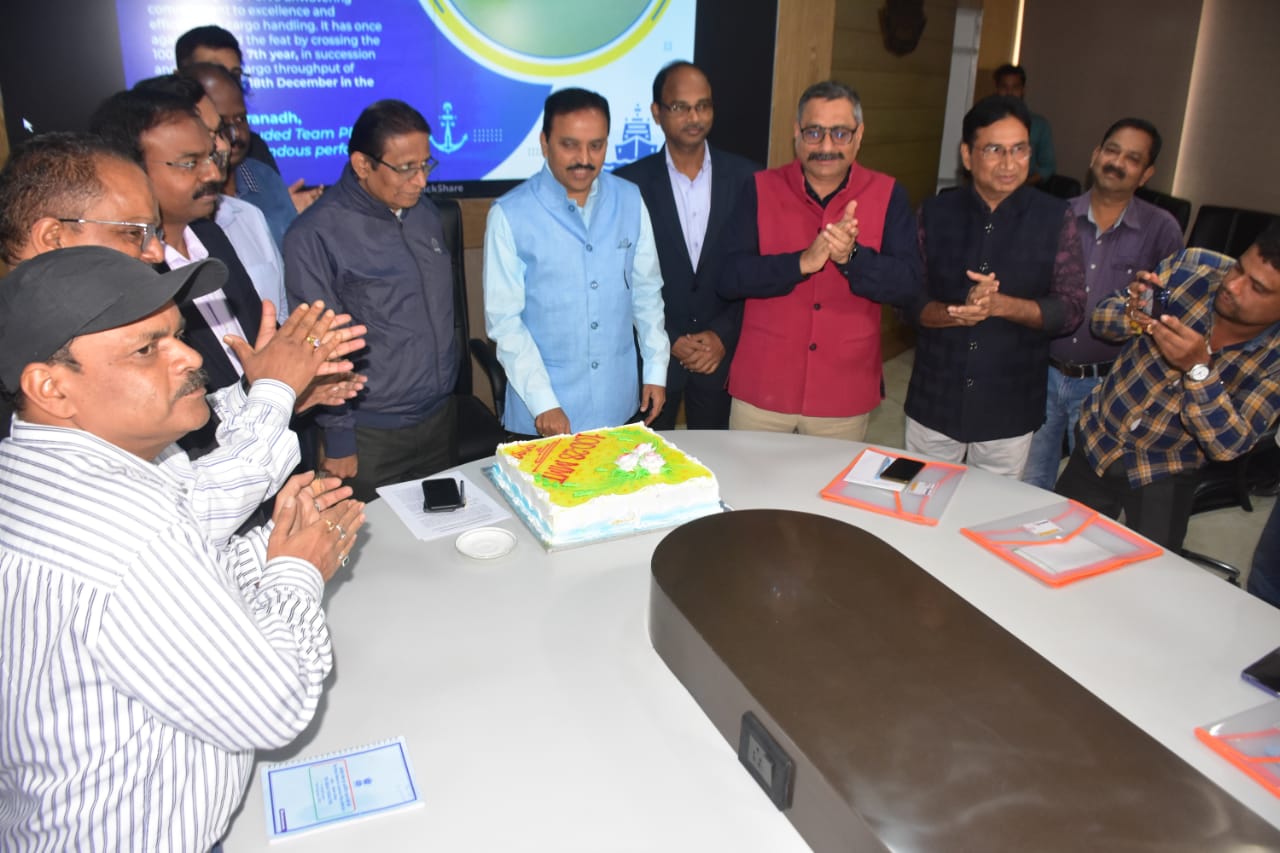 Paradip port does it again ! Breaks its own record for swiftest climb to 100 MMT Cargo Handling among Indian Major Ports.